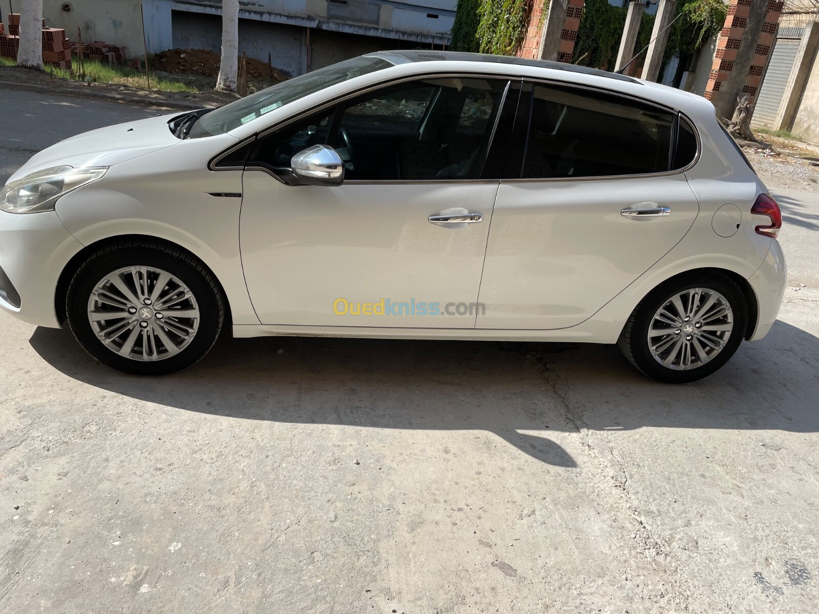 Peugeot 208 2015 Allure Facelift