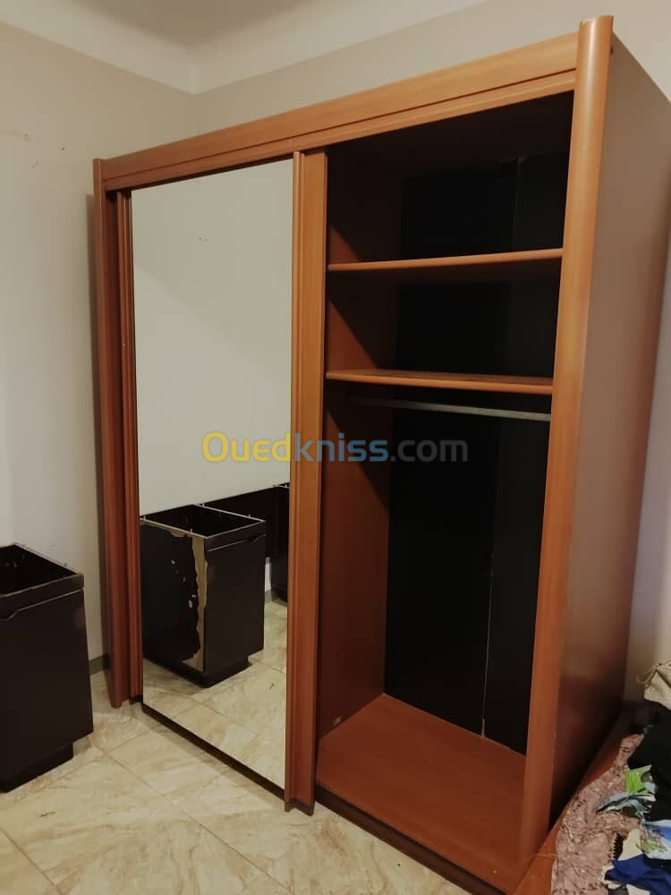 Armoire à vendre 