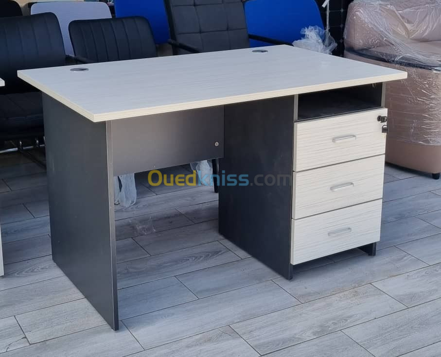 Bureau avec caisson 