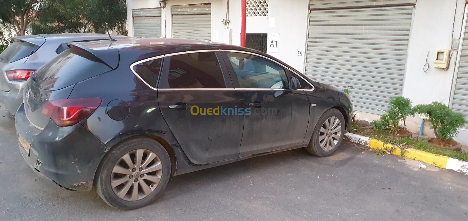 Opel Astra 2011 