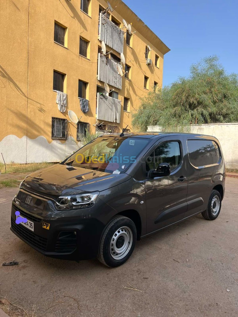 Fiat Doblo 2024 Gris