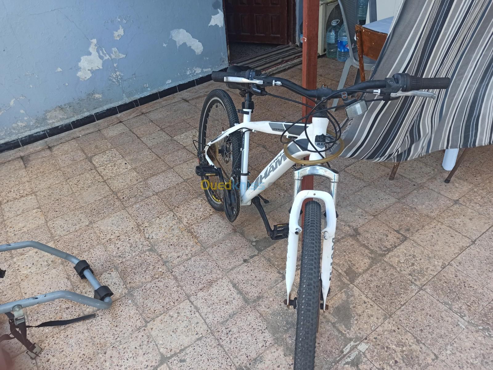 Vélo et porte vélo 