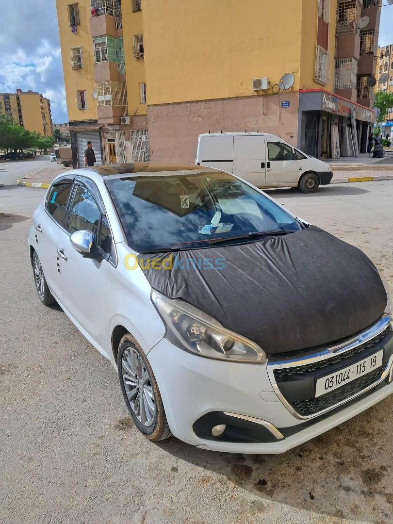 Peugeut 208 2015 