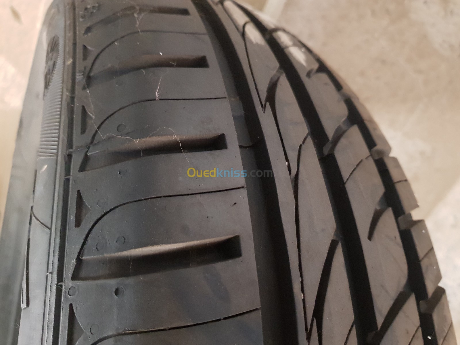 Pneu 185/65R15 de marque Viking, made in germany