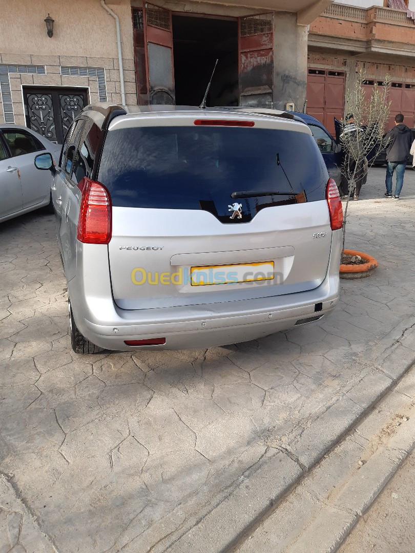 Peugeot 5008 2012 7 places