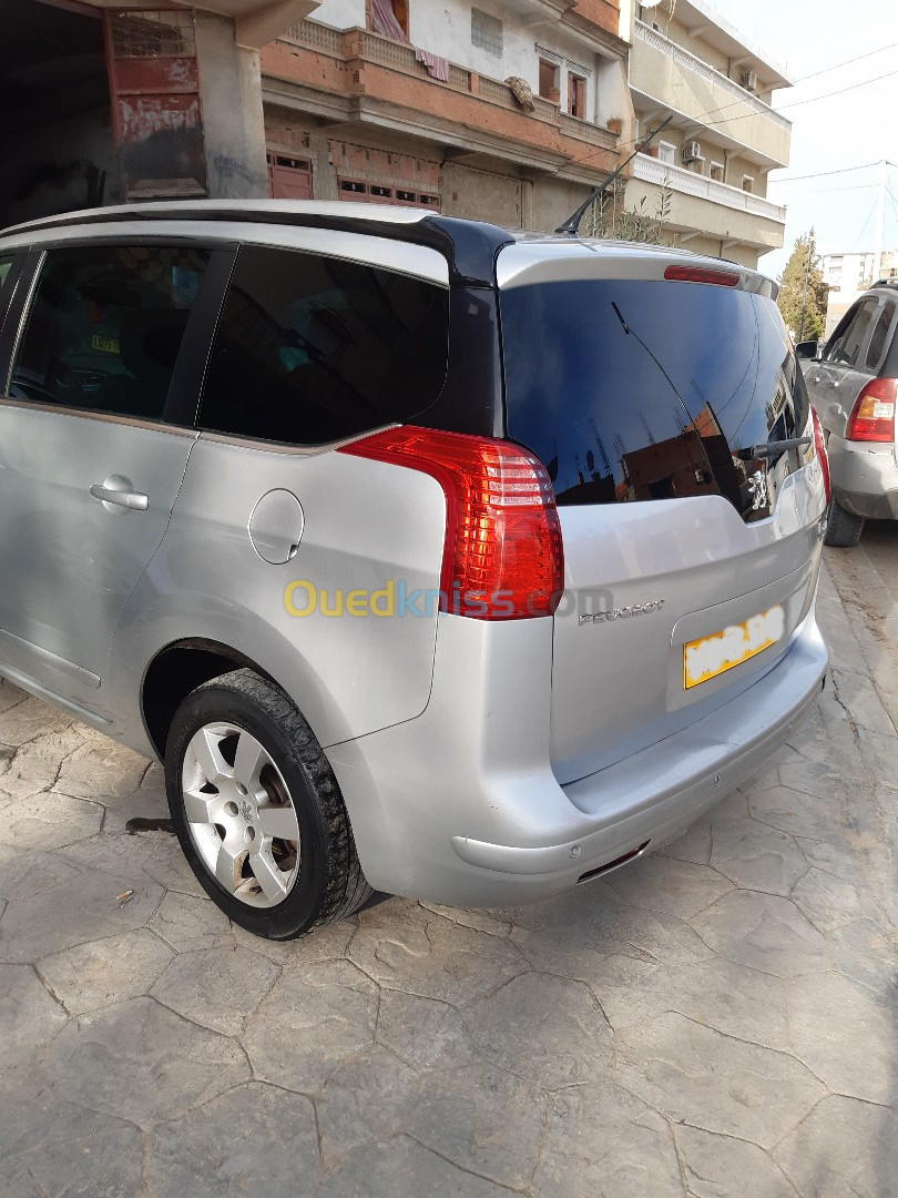 Peugeot 5008 2012 7 places