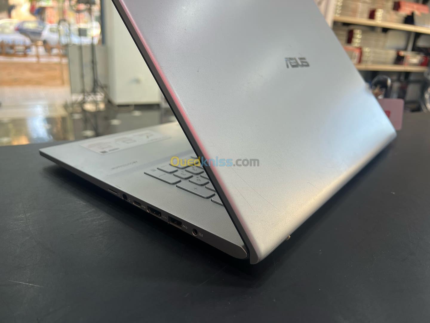 ASUS VIVOBOOK X712F Intel Core i5-8265U 6 Mo de cache, jusqu'à 3,90 GHz 8GB 512GB SSD 17" 