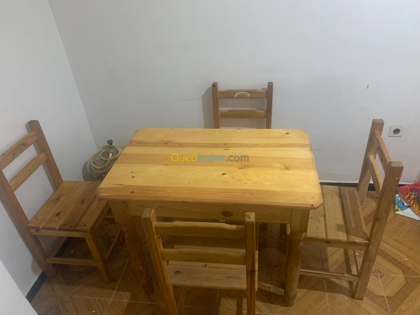 A vendre Table de cuisine & 5 chaises