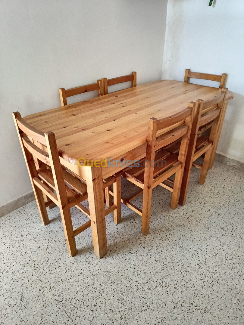 Table avec 6 chaises 