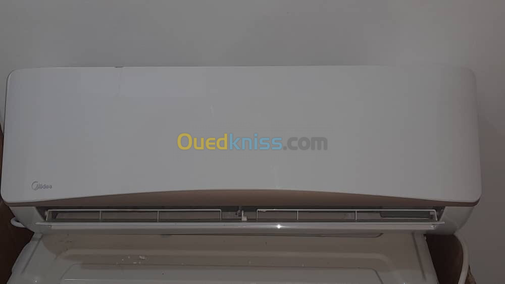 CLIMATISEUR MIDEA 12 