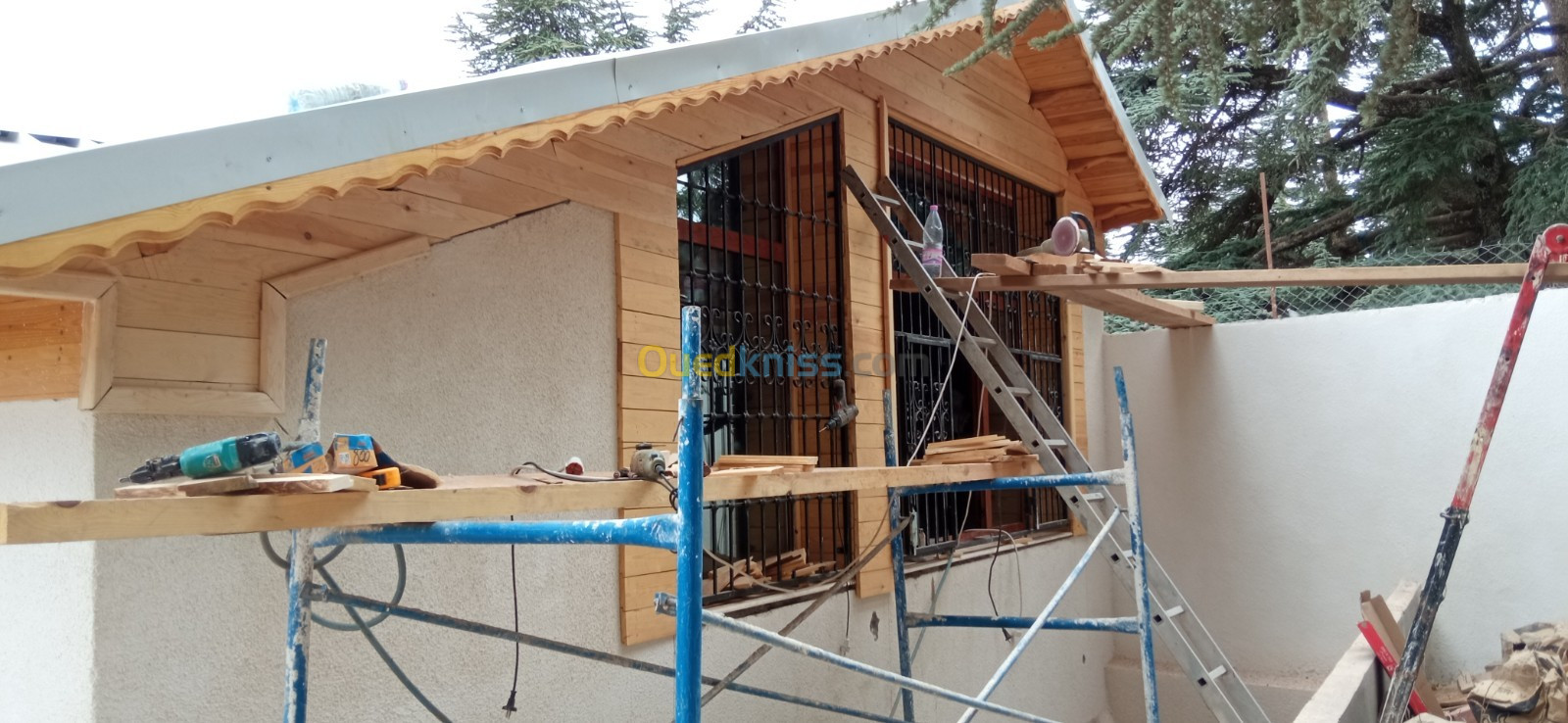 Travaux de couverture en tuile et chalets en bois 