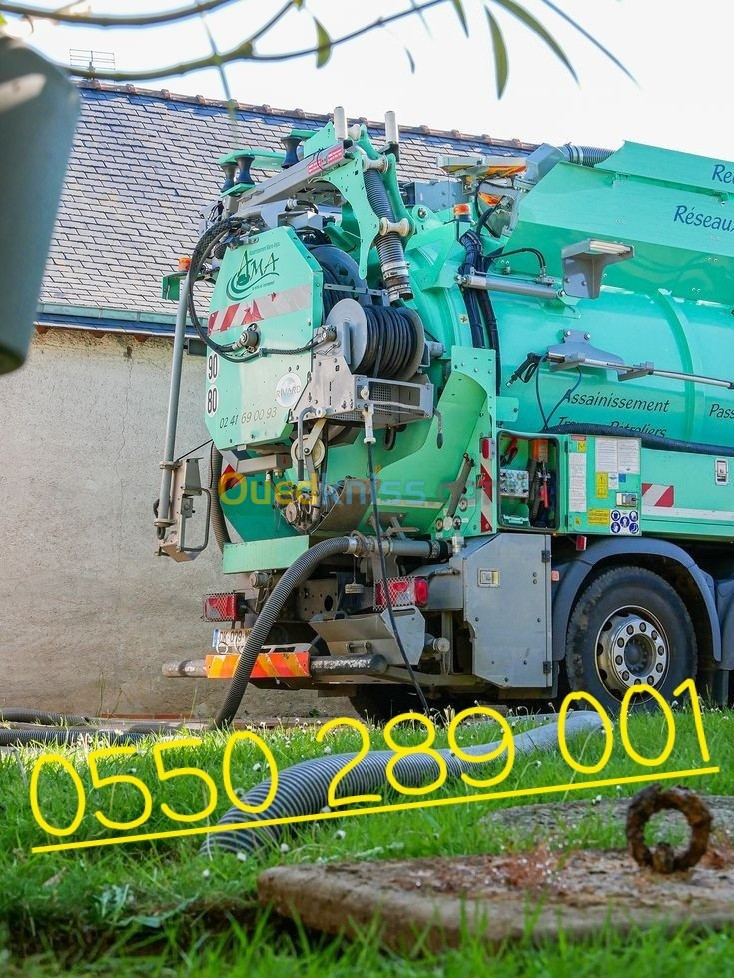 Camion débouchage curage des canalisations. 