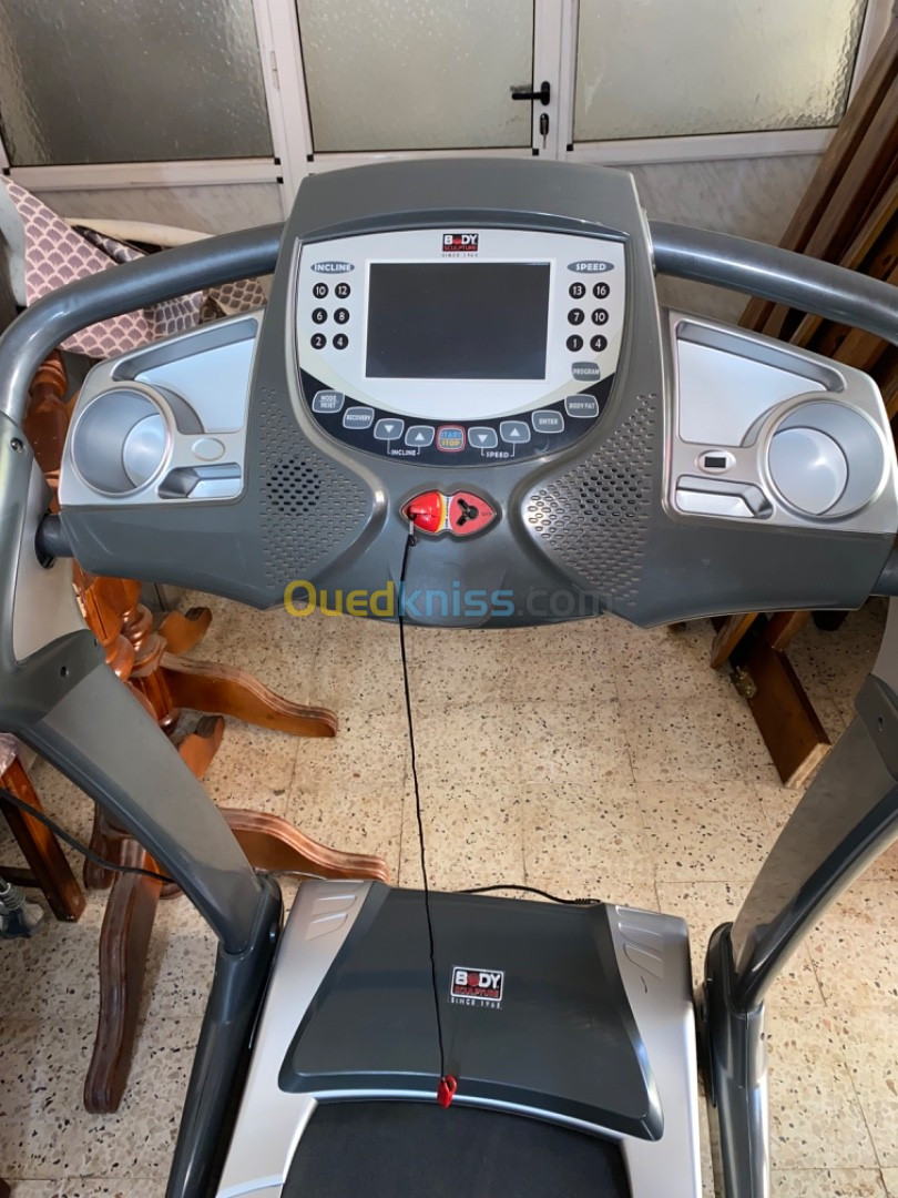 BT-5800P MOTORIZED TREADMILL de chez BODY SCULPTURE