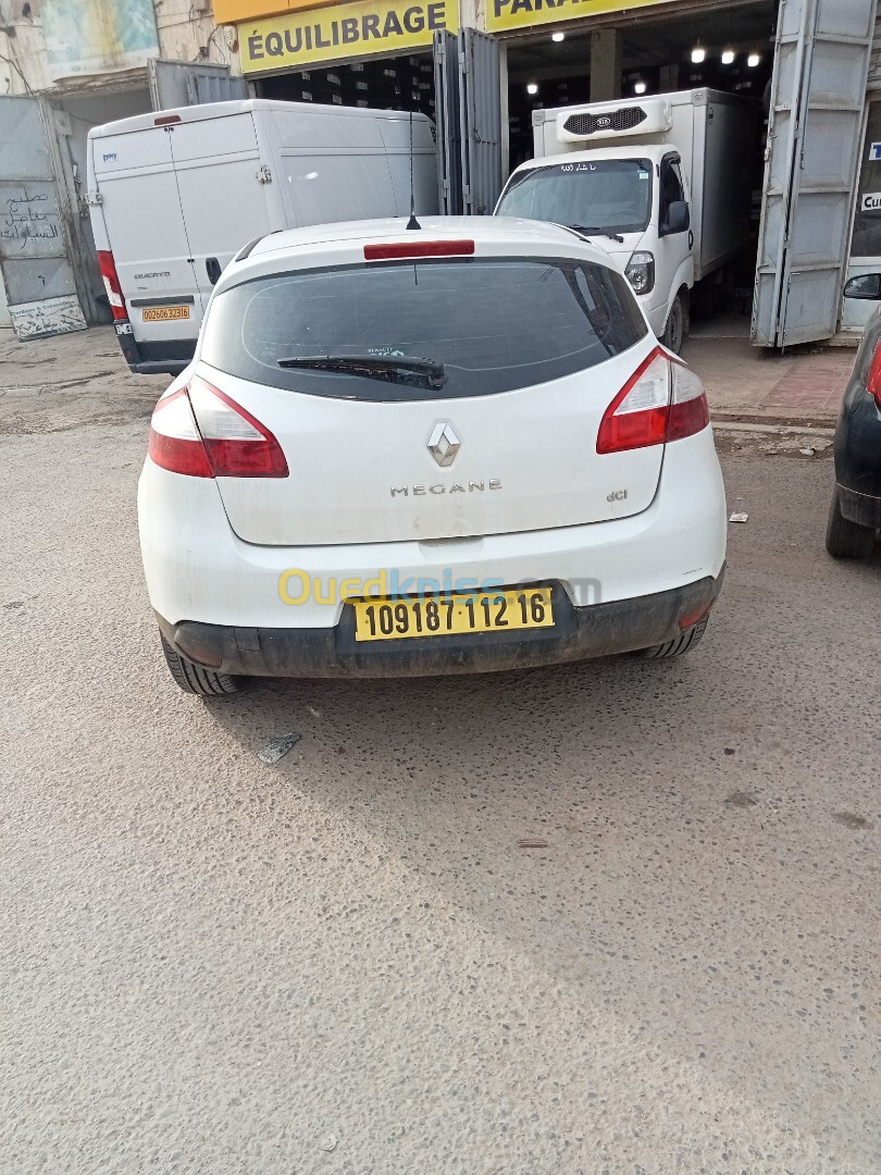 Renault Megane 3 2012 Play