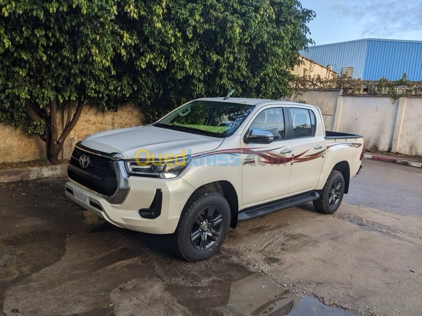 Toyota Hilux 2023 SR5