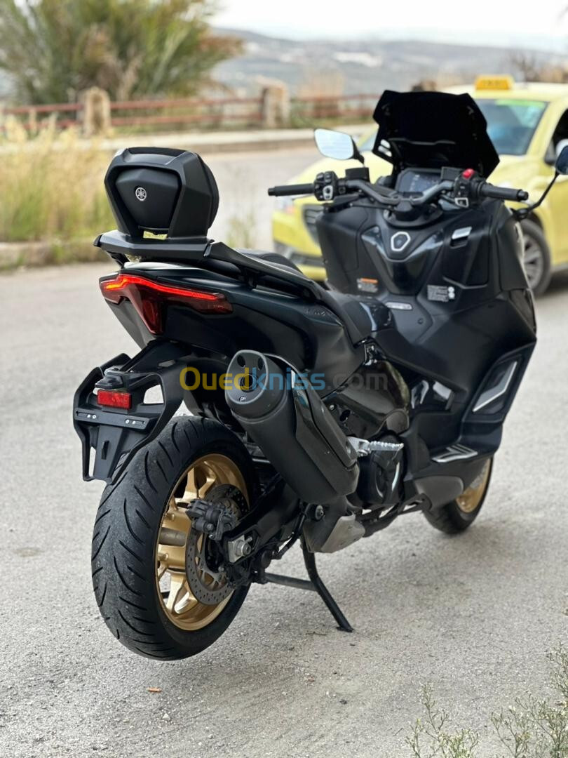 Yamaha Tmax 2022