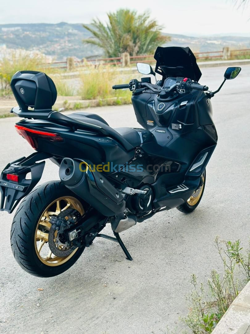 Yamaha Tmax 2022