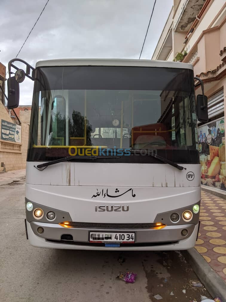 bus Isuzu 2010