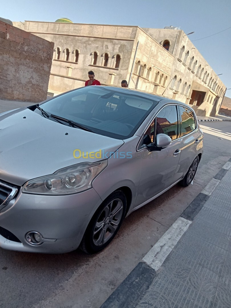 Peugeot 208 2015 Allure