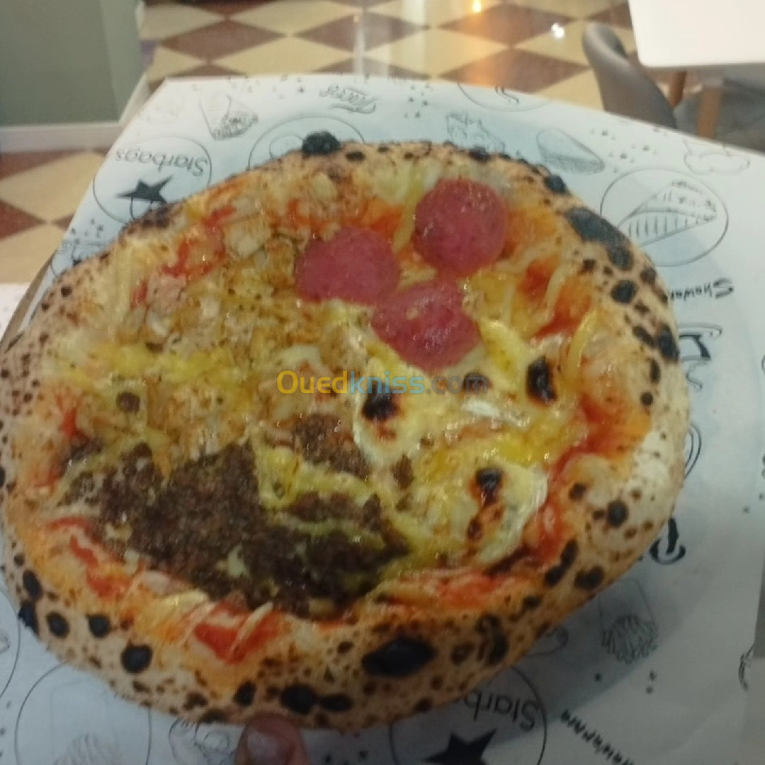 Pizzaiolo napolitaine feu de bois بيتزاريو نابوليتان فرن الحطب 