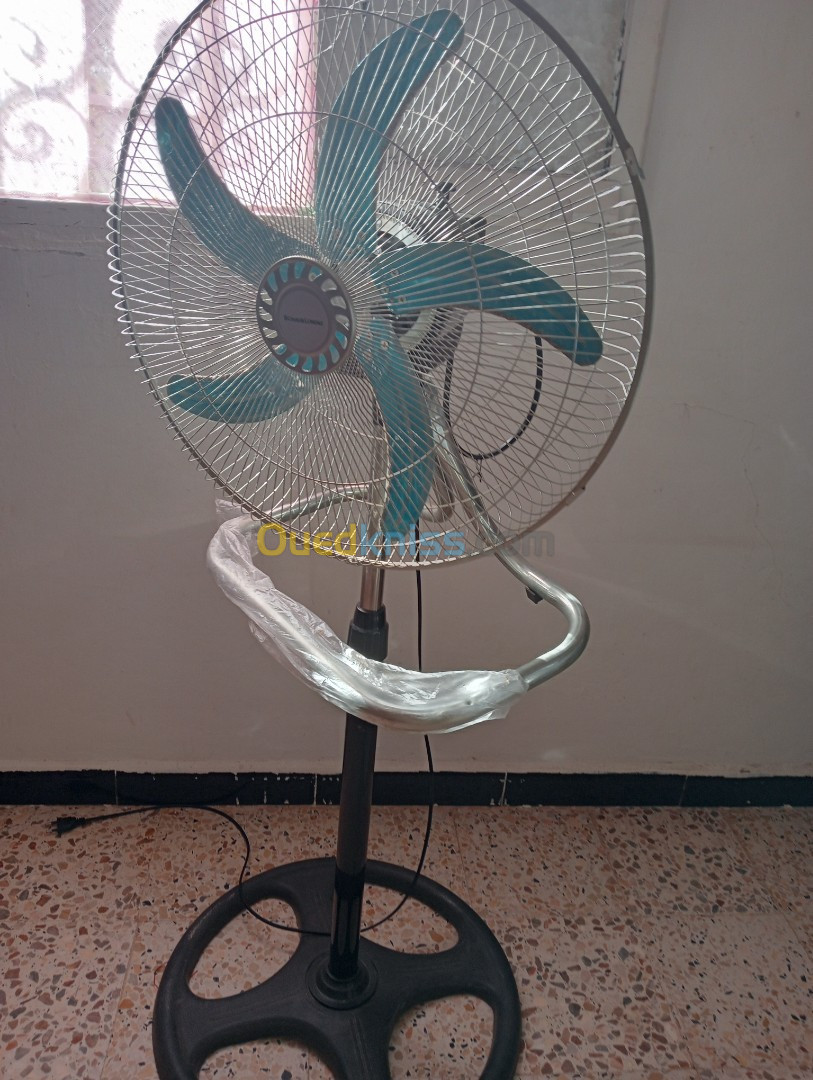  مروحة كهربائيةVentilateur 3 En 1 Au 3 Positions: Sur Pied , Mural , Multi Fixation