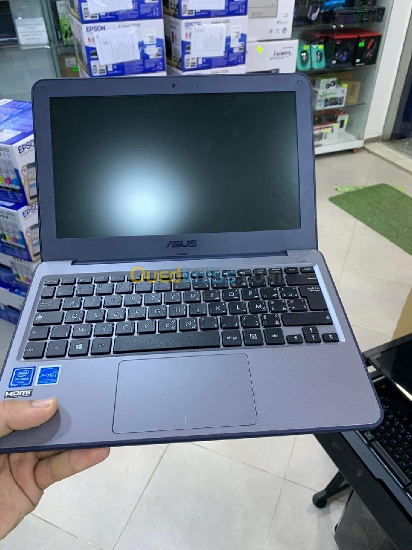 Asus W202N