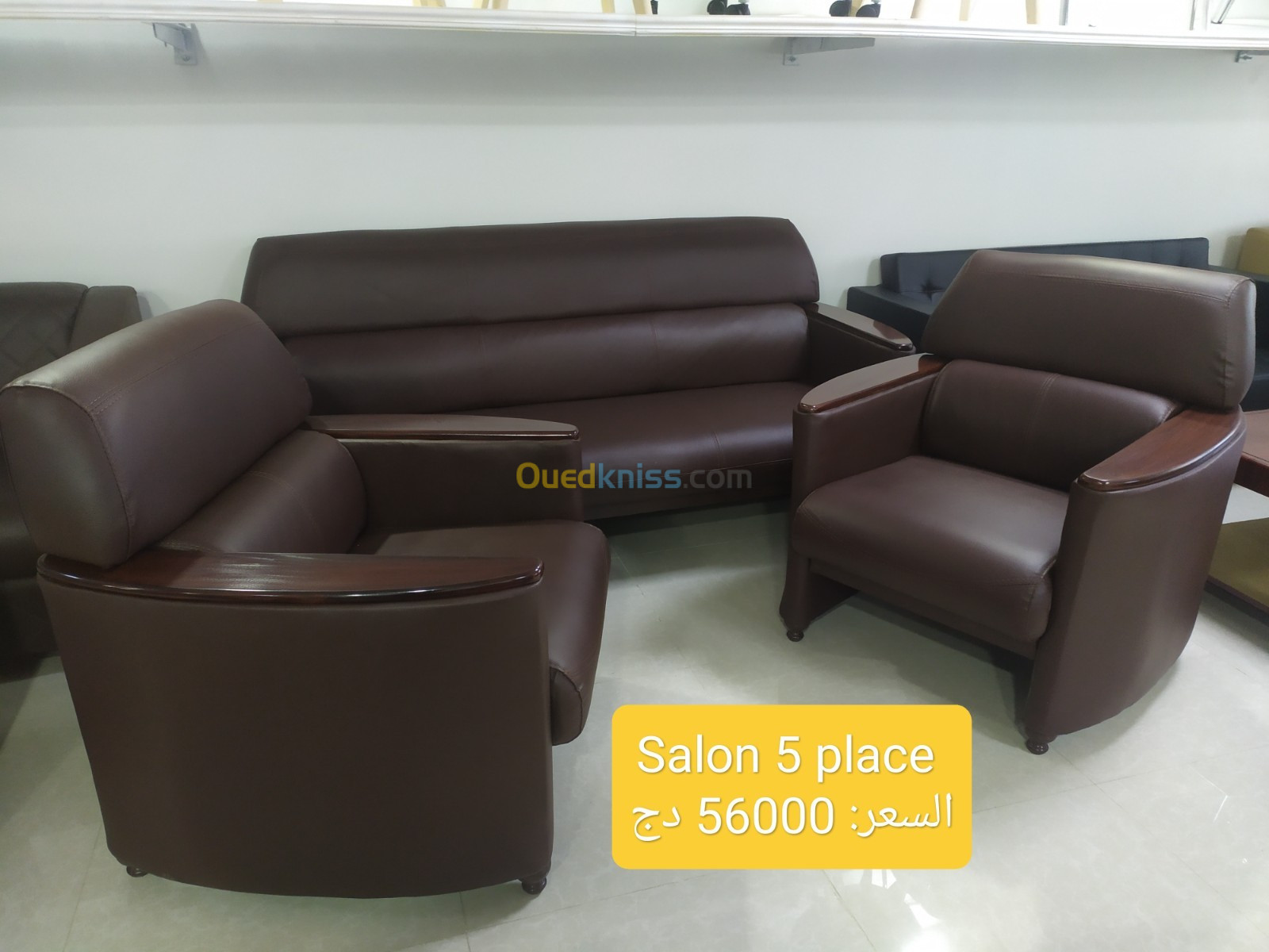 Salon 5 place local 