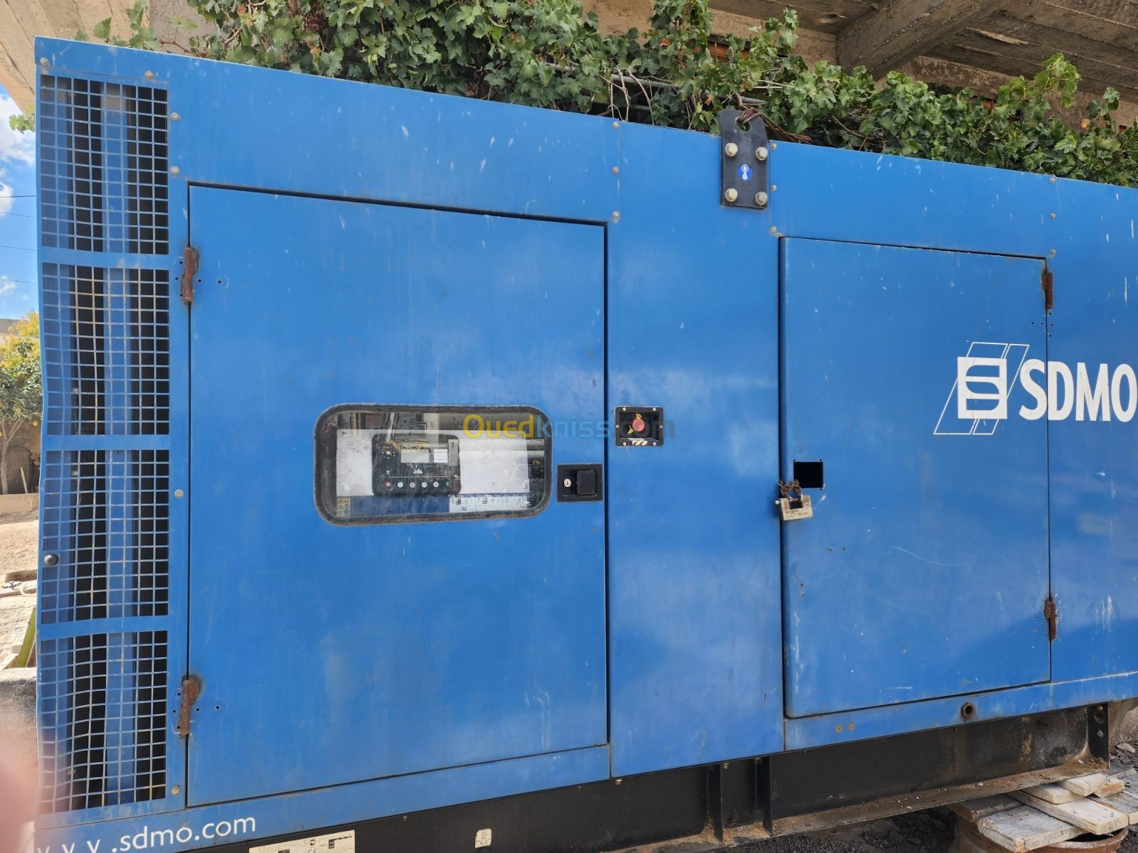  مولد كهربائي SDMO 350KVA محرك فولفو GROUPE ELECTROGENE SDMO 350 KVA MOTEUR VOLVO MADE IN FRANCE 