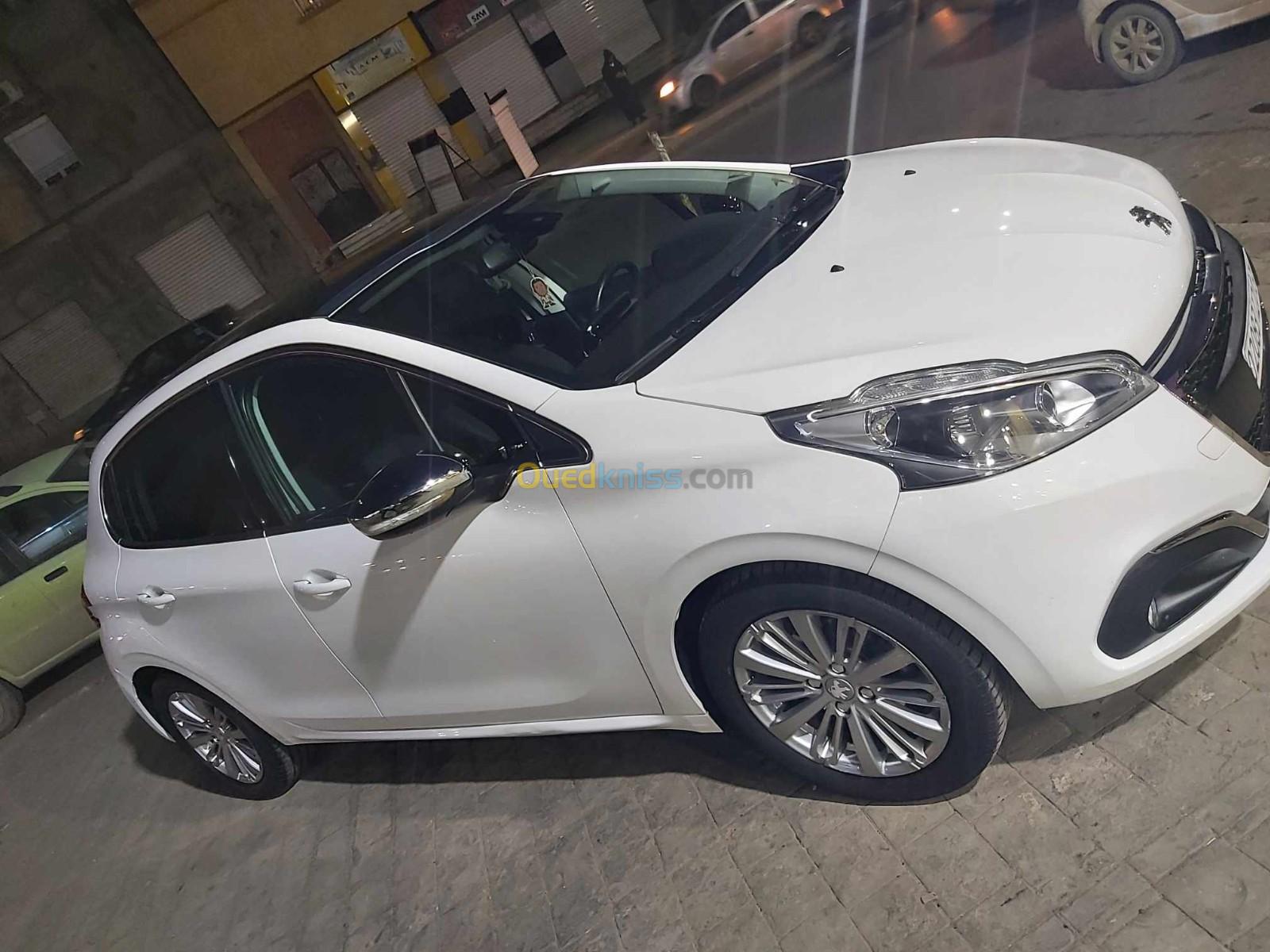 Peugeot 208 2020 