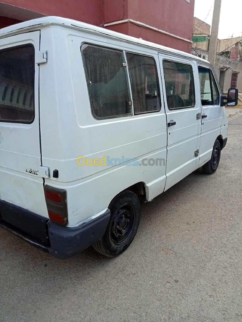 Renault Trafic 1996 القديمة