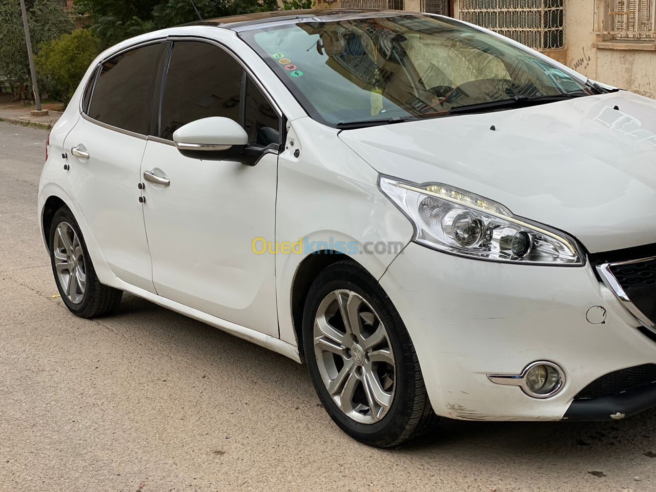 Peugeot 208 2015 Allure