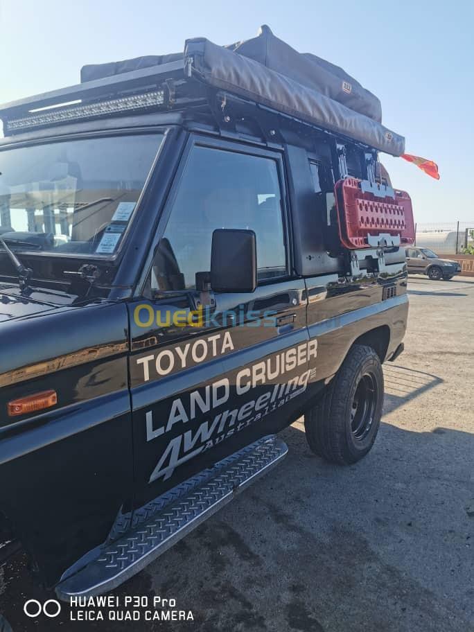 Toyota Land Cruiser 1988 Court