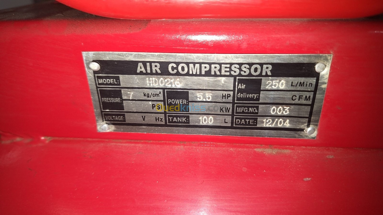 Compresseur à  essence 100 litre pour les chantiers et les camions d'entretien.