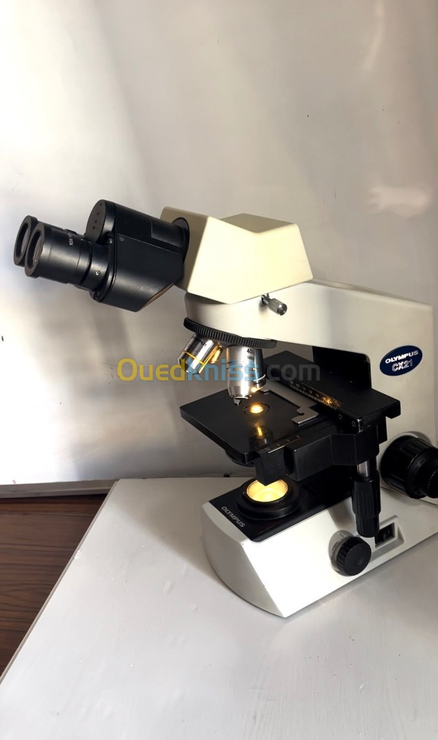 Microscope biologique binoculaire, modèle OLYMPUS CX21