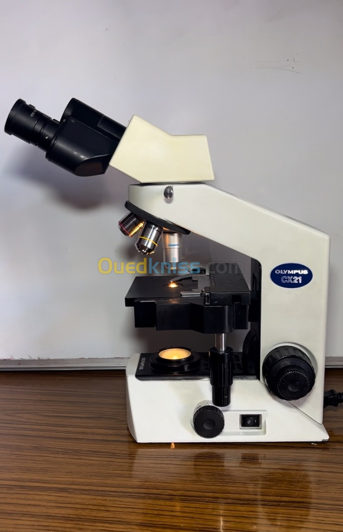 Microscope biologique binoculaire, modèle OLYMPUS CX21