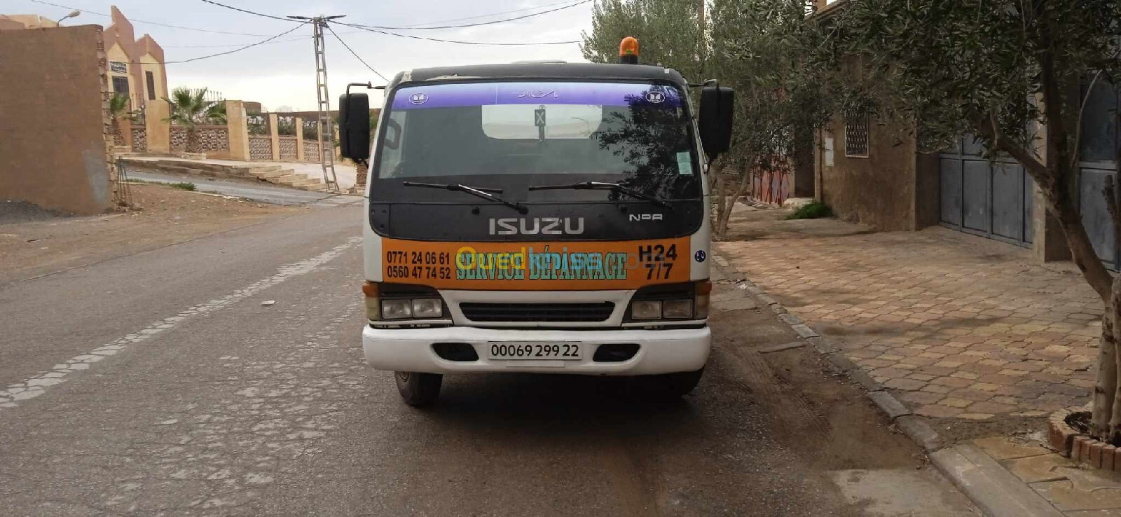 Camion dépannage Isuzu 4 far 1999