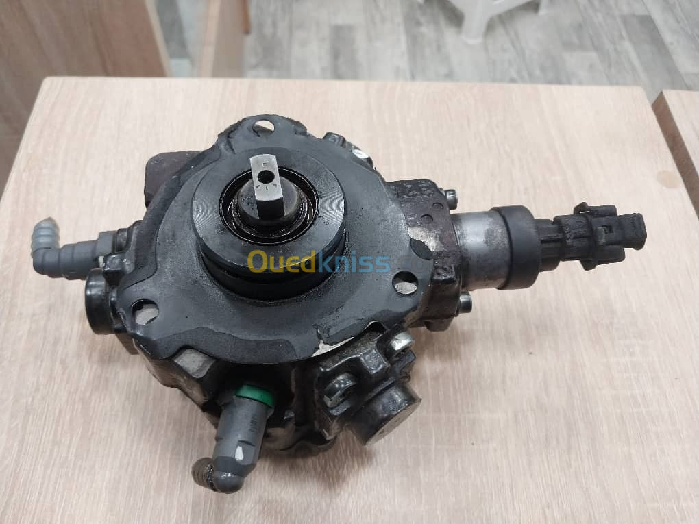 VENTE Pompe à haute pression BOSCH 2.2 HDI LAND ROVER (FREELANDER 2)