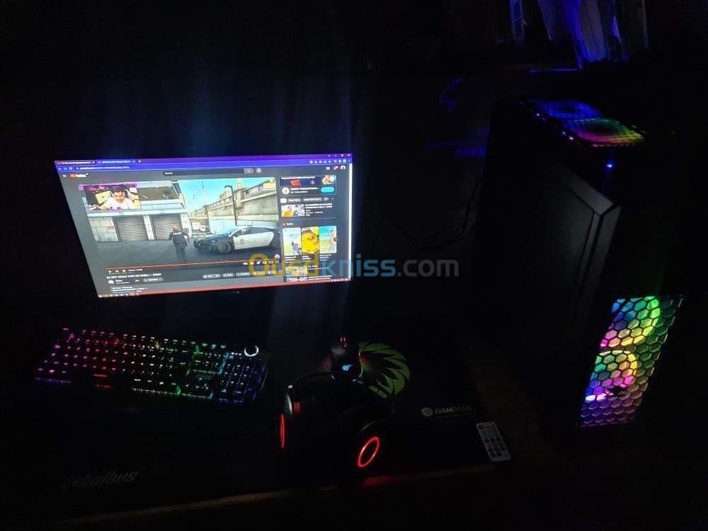 Pc gamer avec clavier mechanic et souris gamer