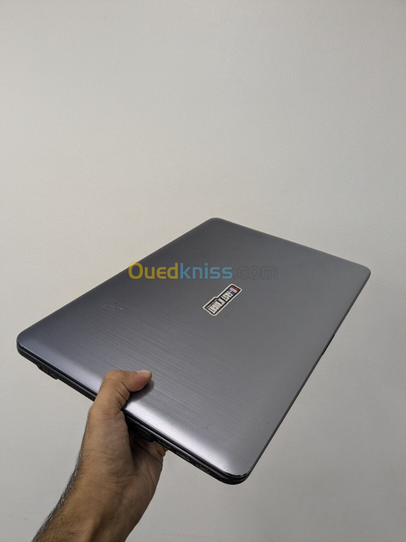 ASUS X540UP Intel Core I3-7100U 2,4GHz 12G 500GB HDD 15.6