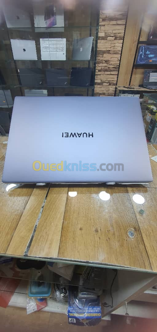 HUAWEI MATEBOOK D16