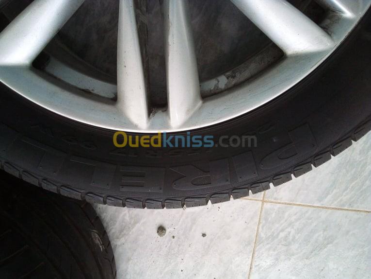 A vendre 02 Pneus Audi