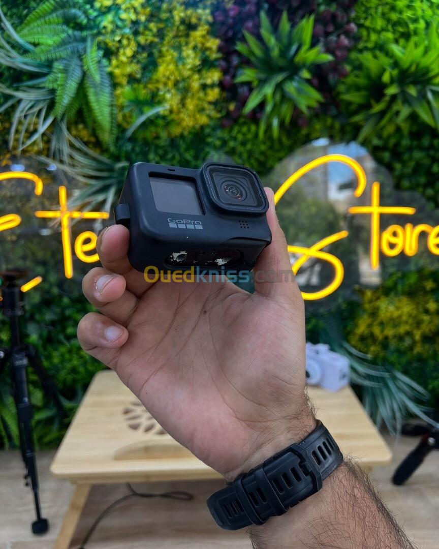 Gopro hero 9 black en excellent état avec cash silicone