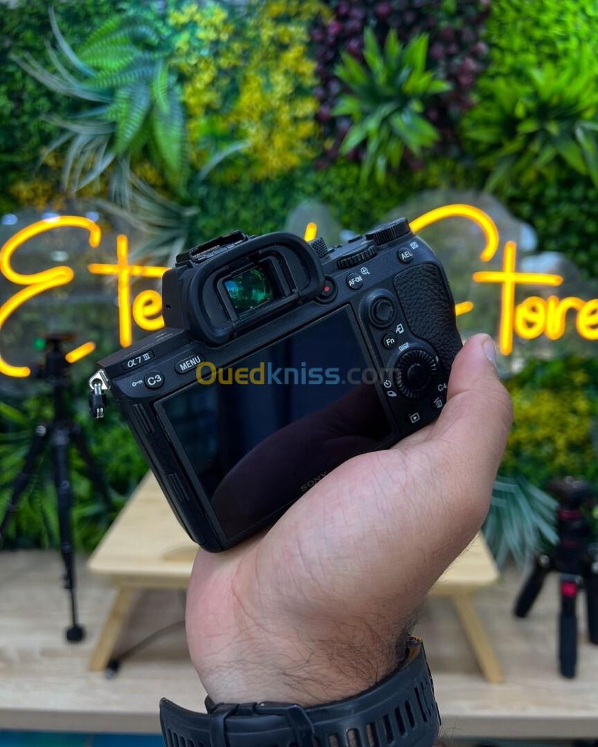 Sony A7 III boitier nu en excellent état batterie et chargeur  Click : 27k