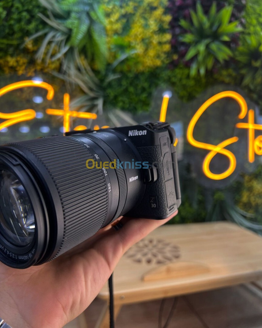 NIKON Z30 avec 18-140mm en excellent etat avec batterie et chargeur Click: 11k