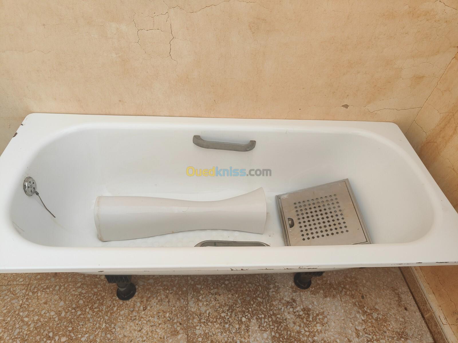 Lot complet salle de bain : baignoire + 3 lavabos - 20 000 DA