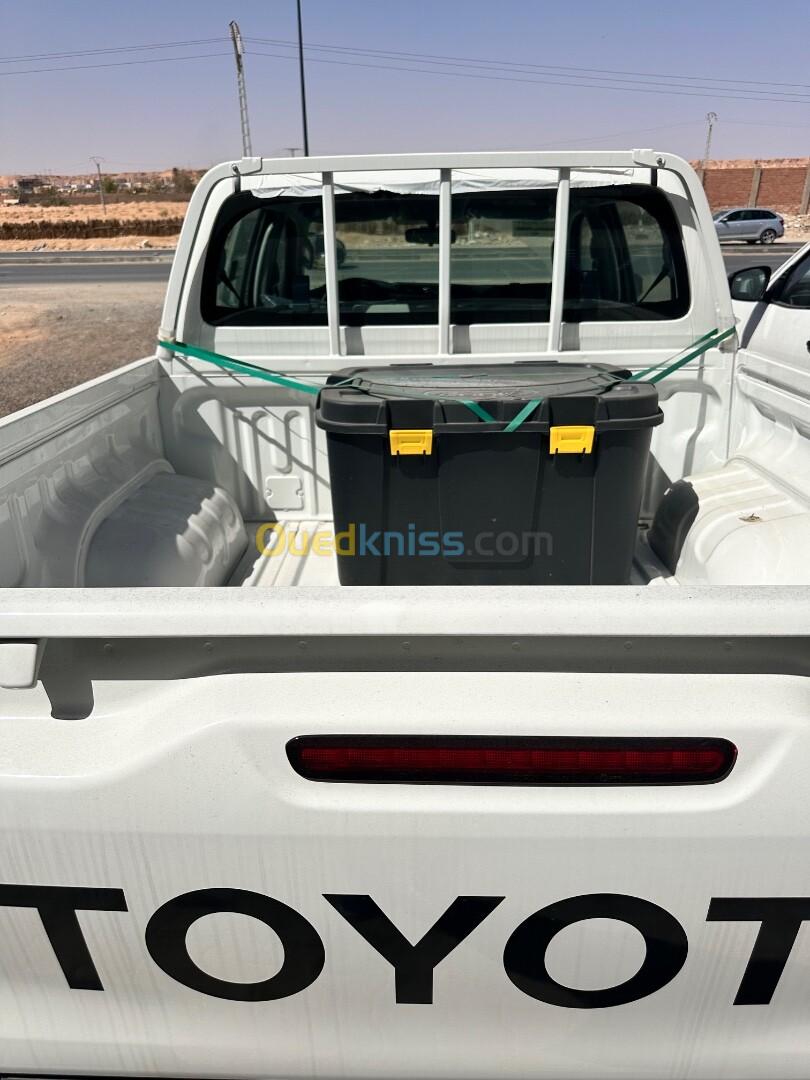 Toyota Hilux 2024 