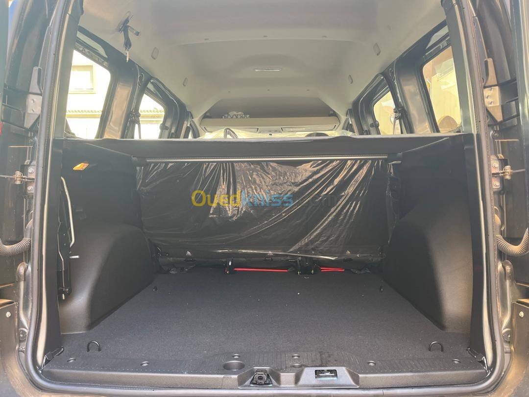 Renault Kango 2024 Stepway