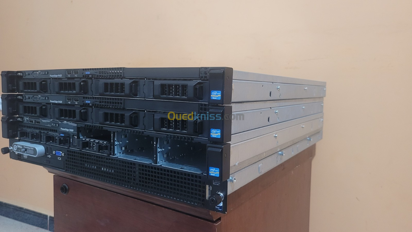 Dell PowerEdge rack server R420 et R300