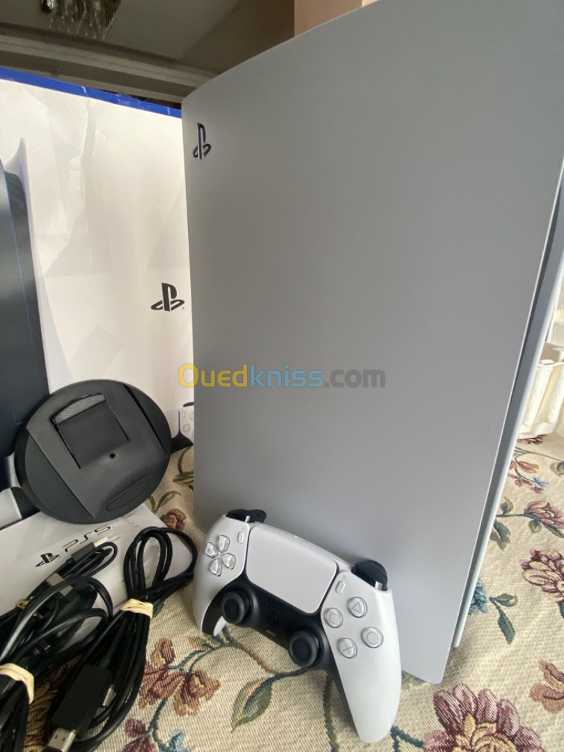 Sony Playstation 5 standard edition Angleterre -UHD 8K- 1Manette dualsense -825gb ssd