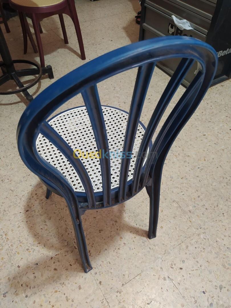 كراسي بلاستيكية للبيع - Chaises en plastique à vendre